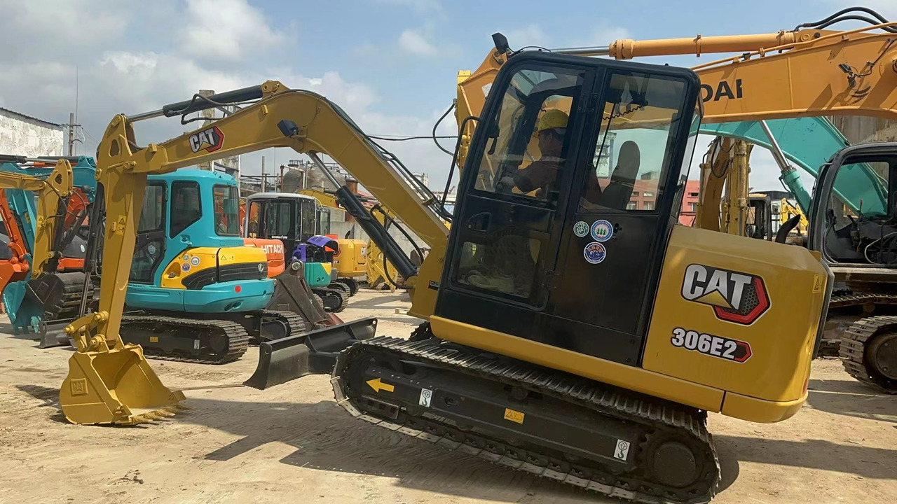 CATERPILLAR 306E2 - Mini escavadeira: foto 1 CATERPILLAR 306E2 - Mini escavadeira: foto 1