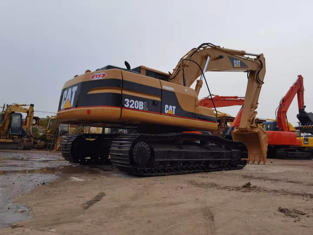 CATERPILLAR 320BL - Escavadora de rastos: foto 1 CATERPILLAR 320BL - Escavadora de rastos: foto 1