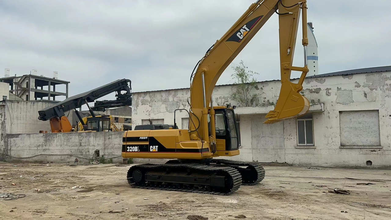 CATERPILLAR 320BL - Escavadora de rastos: foto 1 CATERPILLAR 320BL - Escavadora de rastos: foto 1