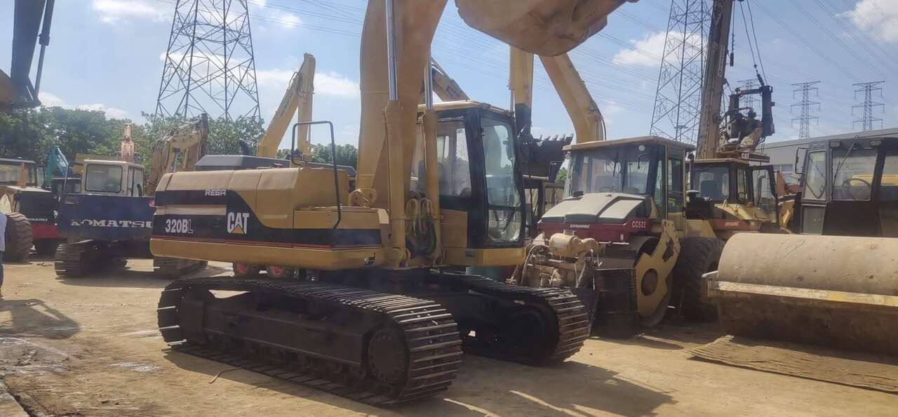 CATERPILLAR 320BL - Escavadora de rastos: foto 1 CATERPILLAR 320BL - Escavadora de rastos: foto 1