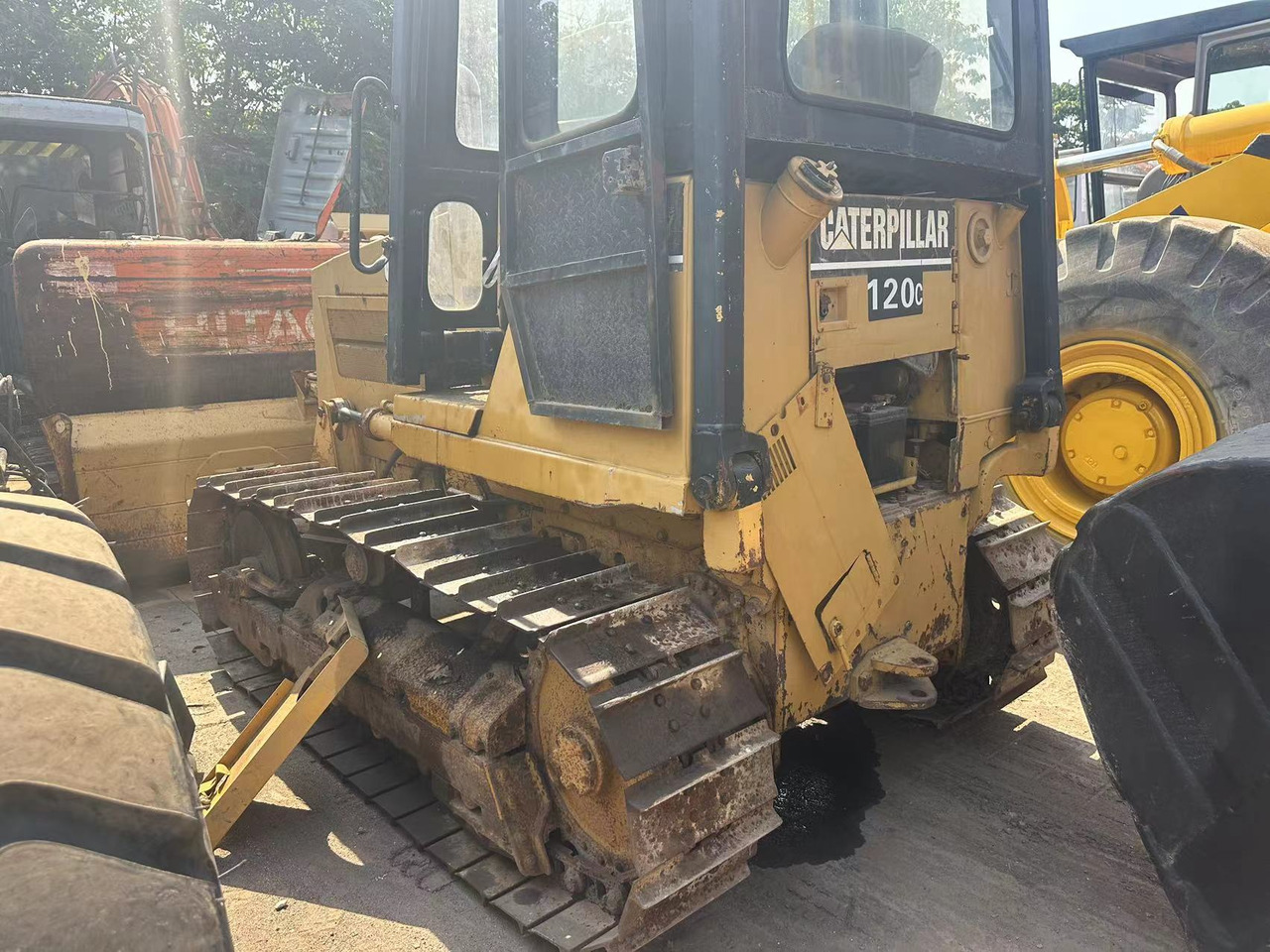 CATERPILLAR D4C - Buldôzer: foto 2 CATERPILLAR D4C - Buldôzer: foto 2