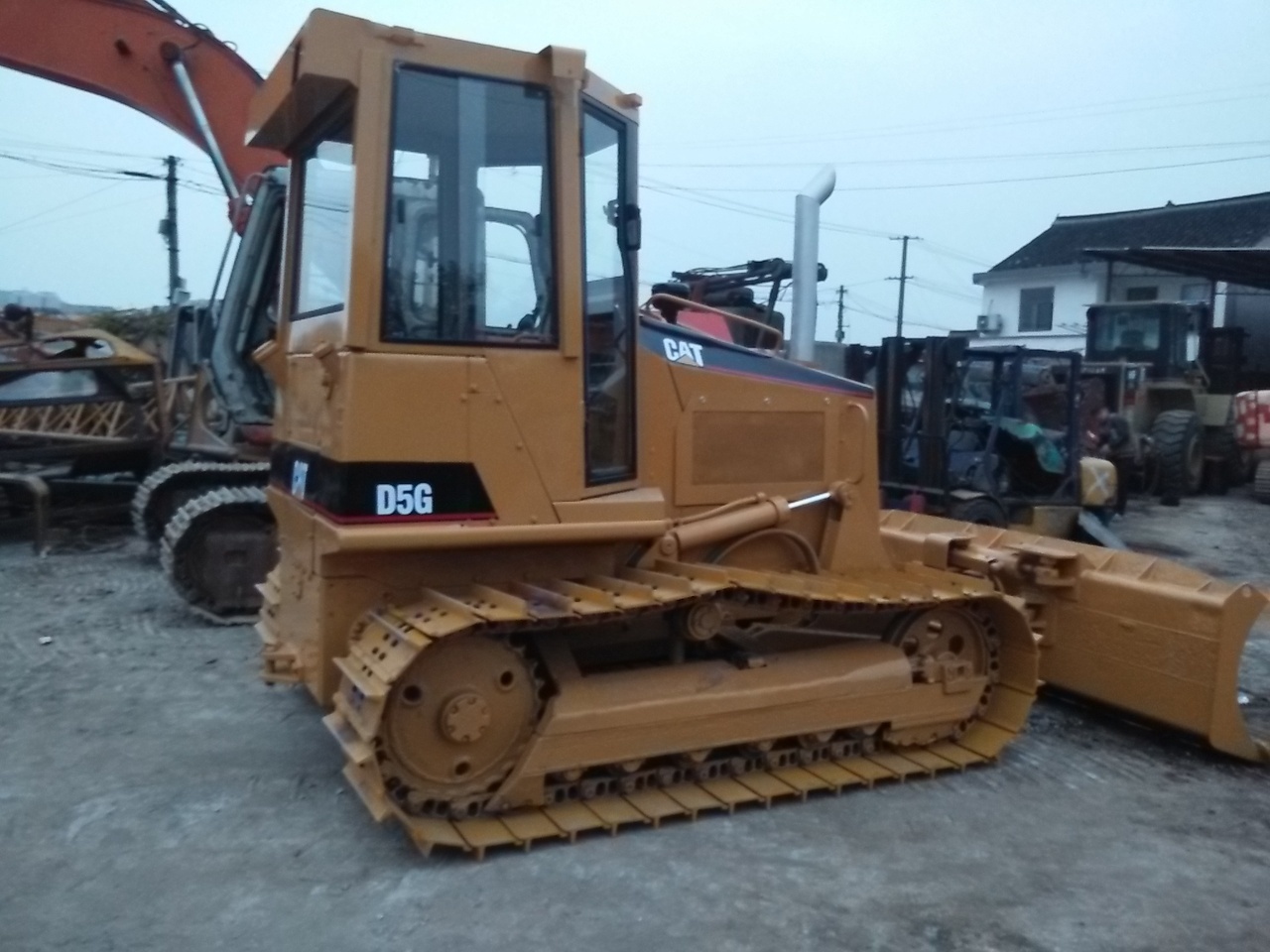 CATERPILLAR D5G - Buldôzer: foto 1 CATERPILLAR D5G - Buldôzer: foto 1