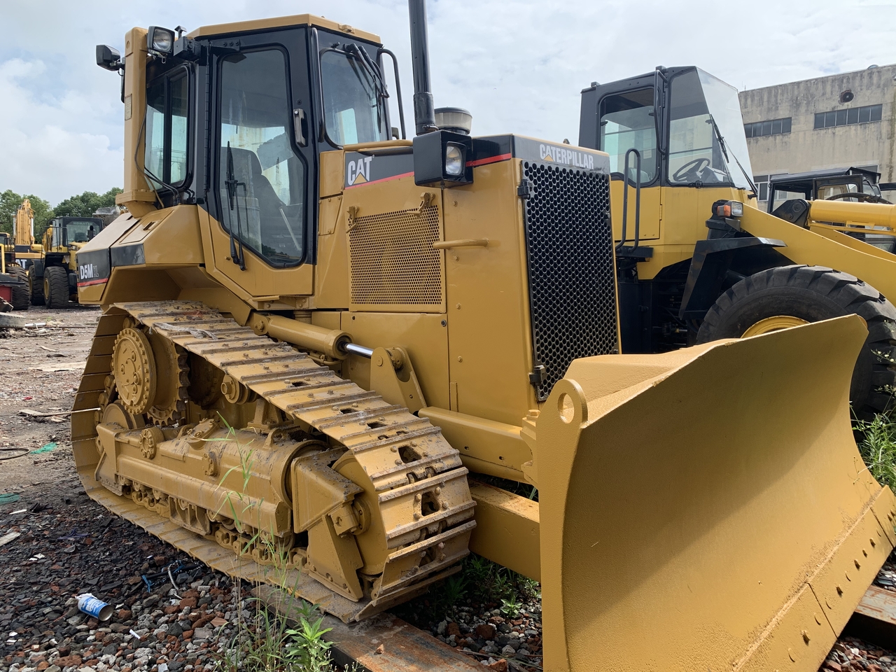 CATERPILLAR D5M - Buldôzer: foto 2 CATERPILLAR D5M - Buldôzer: foto 2