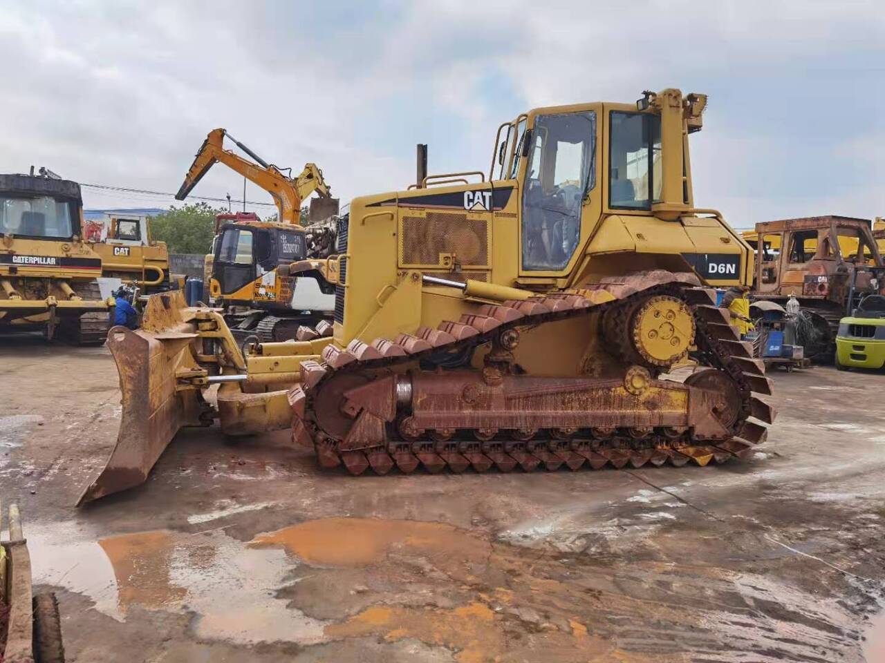 CATERPILLAR D6N - Buldôzer: foto 1 CATERPILLAR D6N - Buldôzer: foto 1