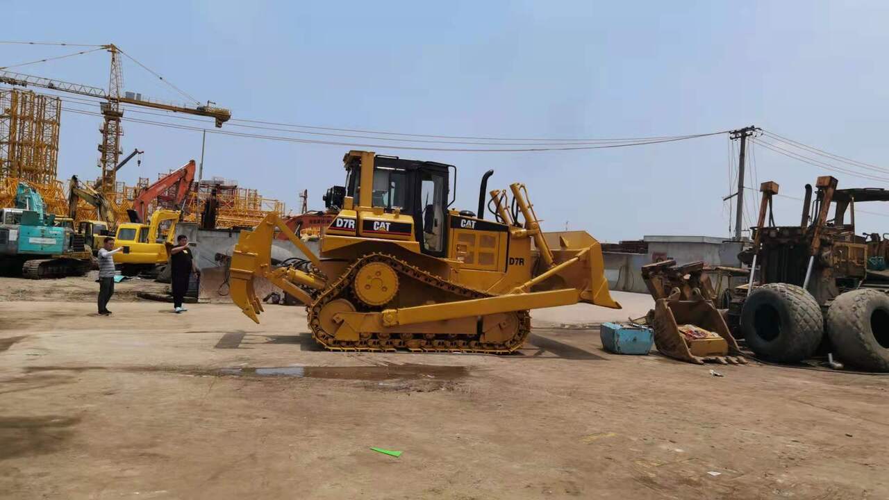 CATERPILLAR D7R - Buldôzer: foto 4 CATERPILLAR D7R - Buldôzer: foto 4