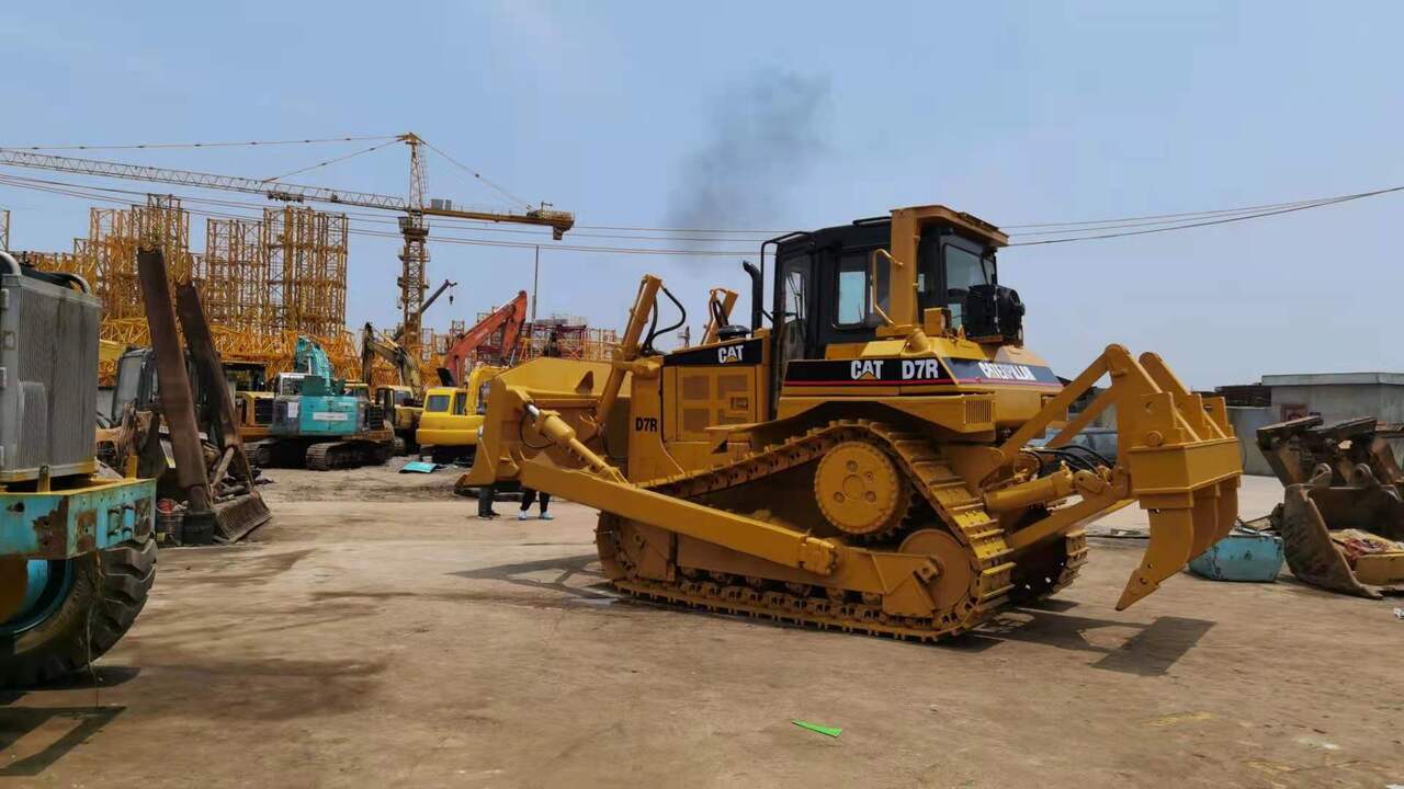 CATERPILLAR D7R - Buldôzer: foto 2 CATERPILLAR D7R - Buldôzer: foto 2