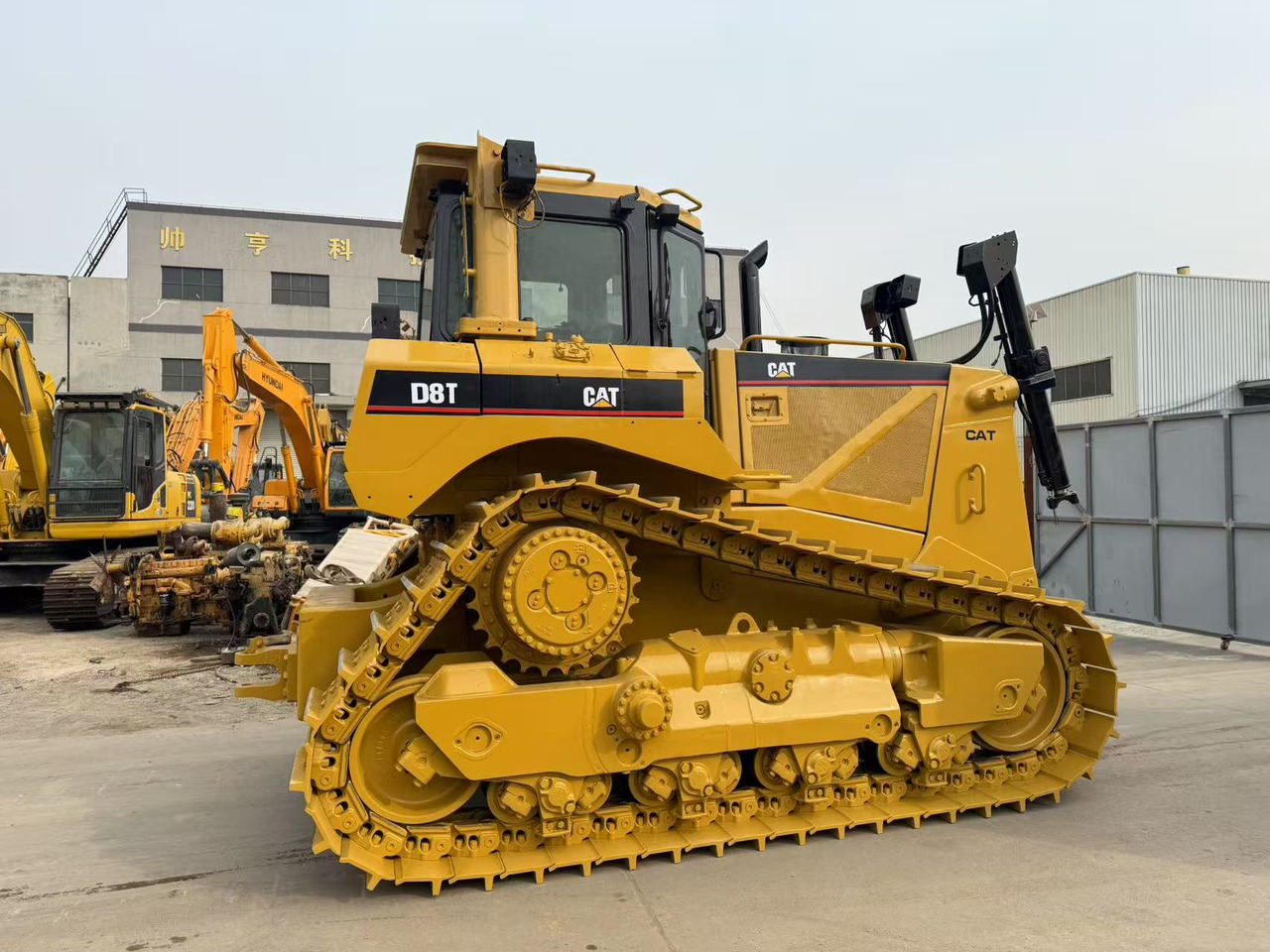 CATERPILLAR D8T - Buldôzer: foto 1 CATERPILLAR D8T - Buldôzer: foto 1