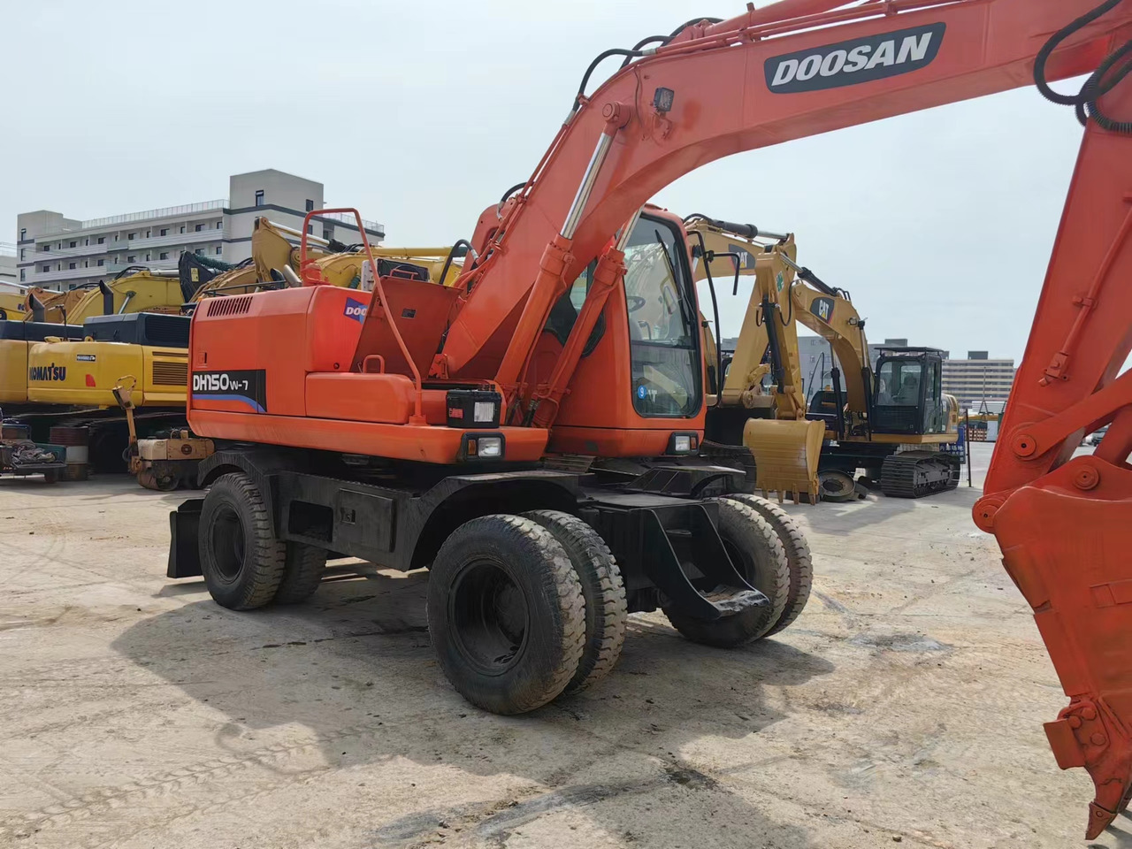 DOOSAN DH150W-7 - Escavadeira de rodas: foto 3 DOOSAN DH150W-7 - Escavadeira de rodas: foto 3
