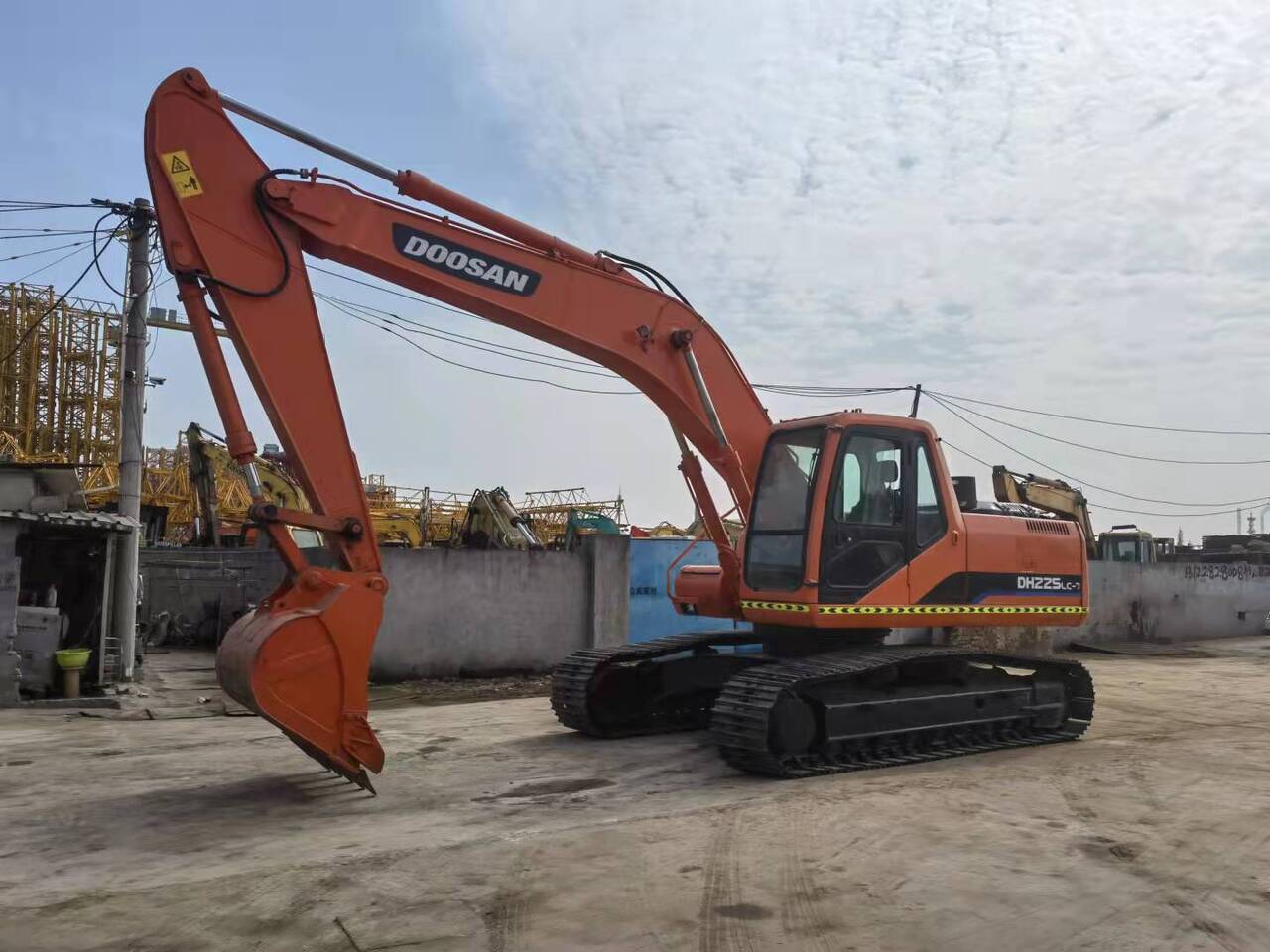 DOOSAN DH225LC-7 - Escavadora de rastos: foto 3 DOOSAN DH225LC-7 - Escavadora de rastos: foto 3