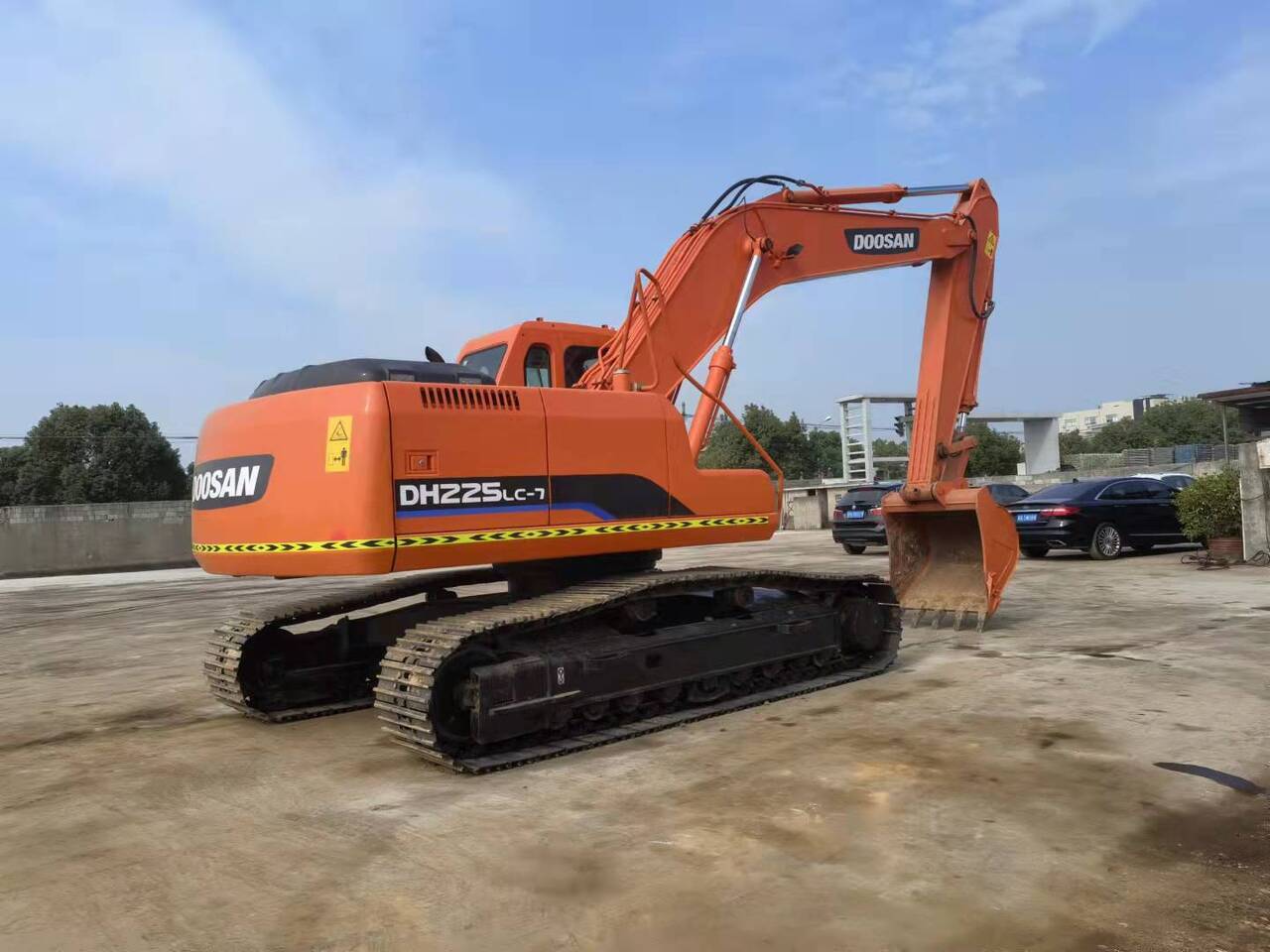 DOOSAN DH225LC-7 - Escavadora de rastos: foto 1 DOOSAN DH225LC-7 - Escavadora de rastos: foto 1