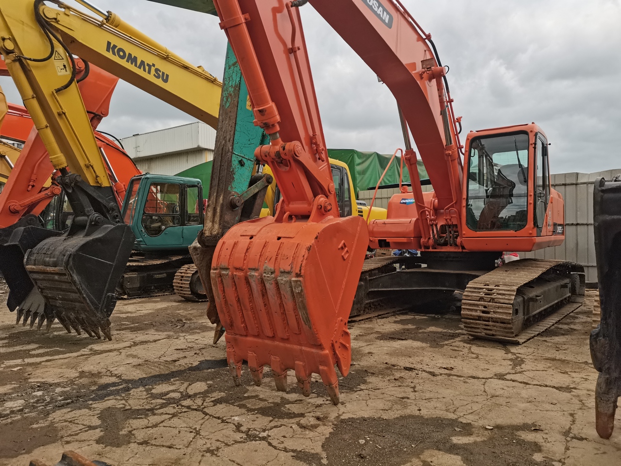 DOOSAN DH225LC-7 - Escavadora de rastos: foto 3 DOOSAN DH225LC-7 - Escavadora de rastos: foto 3