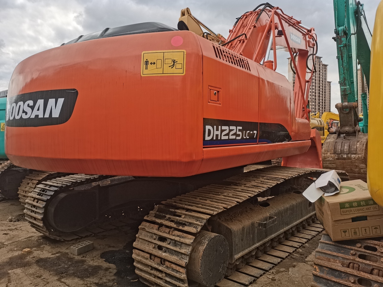 DOOSAN DH225LC-7 - Escavadora de rastos: foto 1 DOOSAN DH225LC-7 - Escavadora de rastos: foto 1
