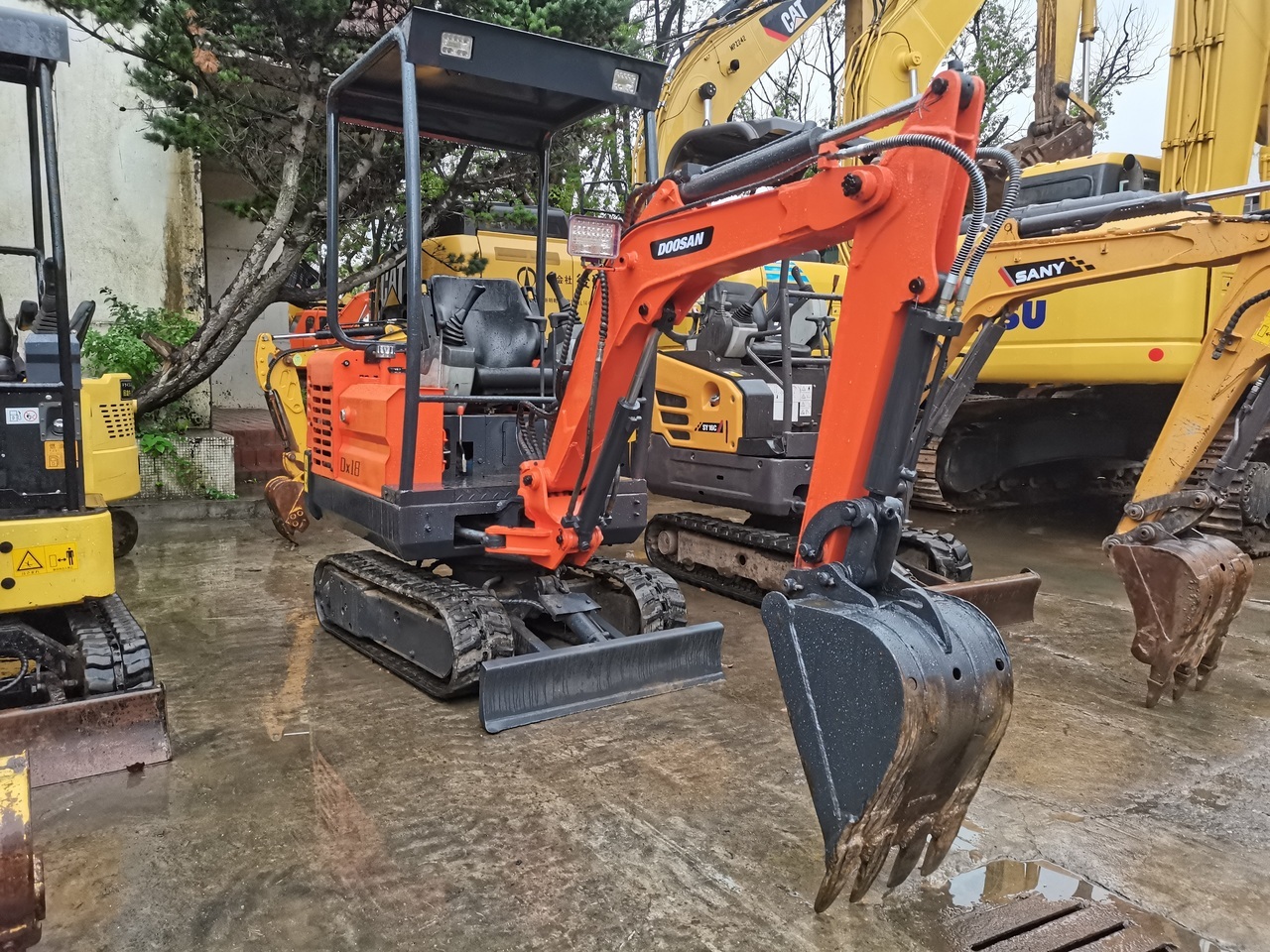 DOOSAN DX18 - Mini escavadeira: foto 1 DOOSAN DX18 - Mini escavadeira: foto 1