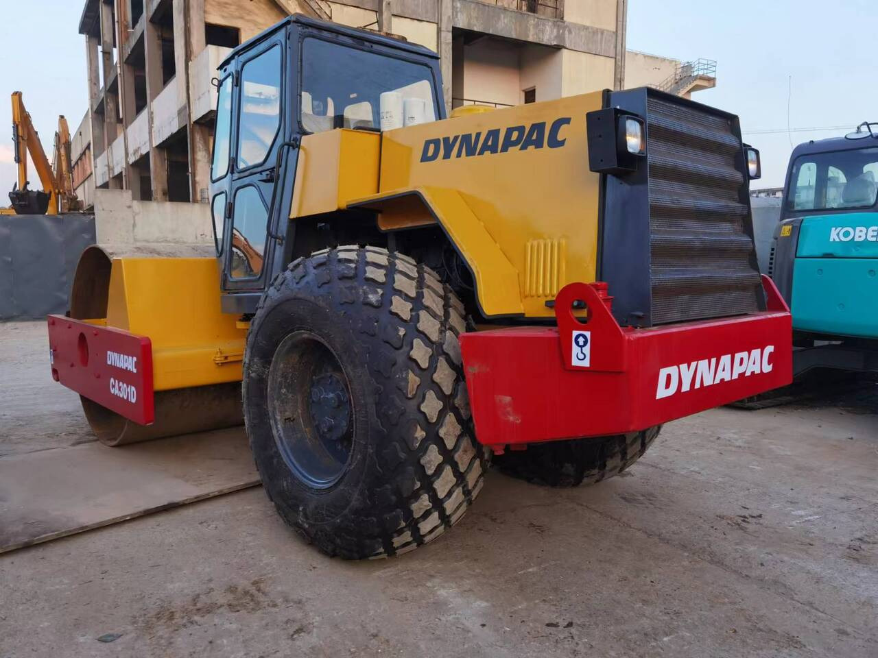 DYNAPAC CA301D - Rolo: foto 1 DYNAPAC CA301D - Rolo: foto 1