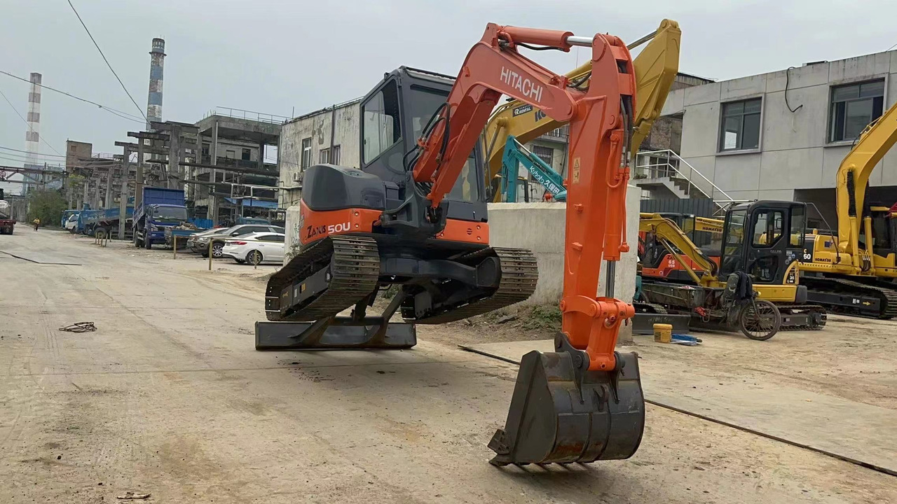 HITACHI ZX50U-2 - Mini escavadeira: foto 1 HITACHI ZX50U-2 - Mini escavadeira: foto 1