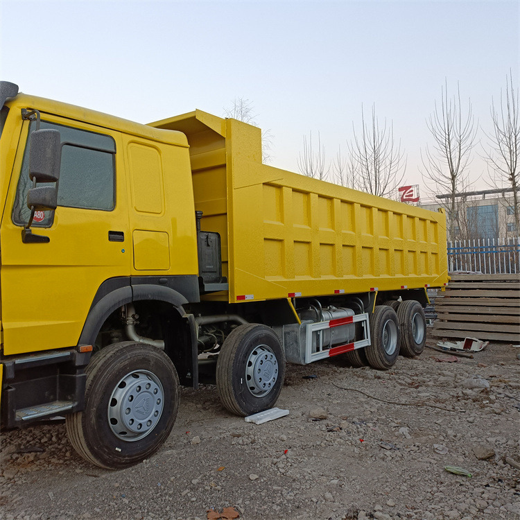 Camião basculante HOWO HOWO 8x4 371hp-Tipper: foto 10