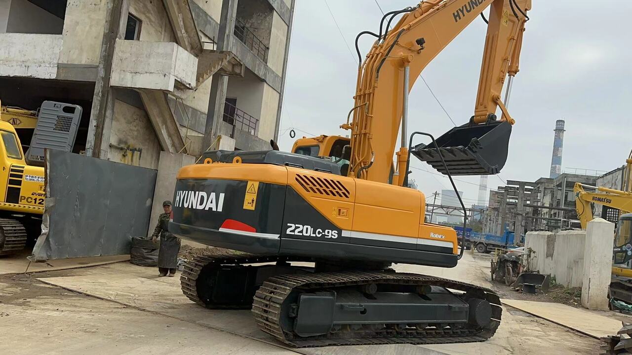 HYUNDAI 220LC-9S - Escavadora de rastos: foto 3 HYUNDAI 220LC-9S - Escavadora de rastos: foto 3