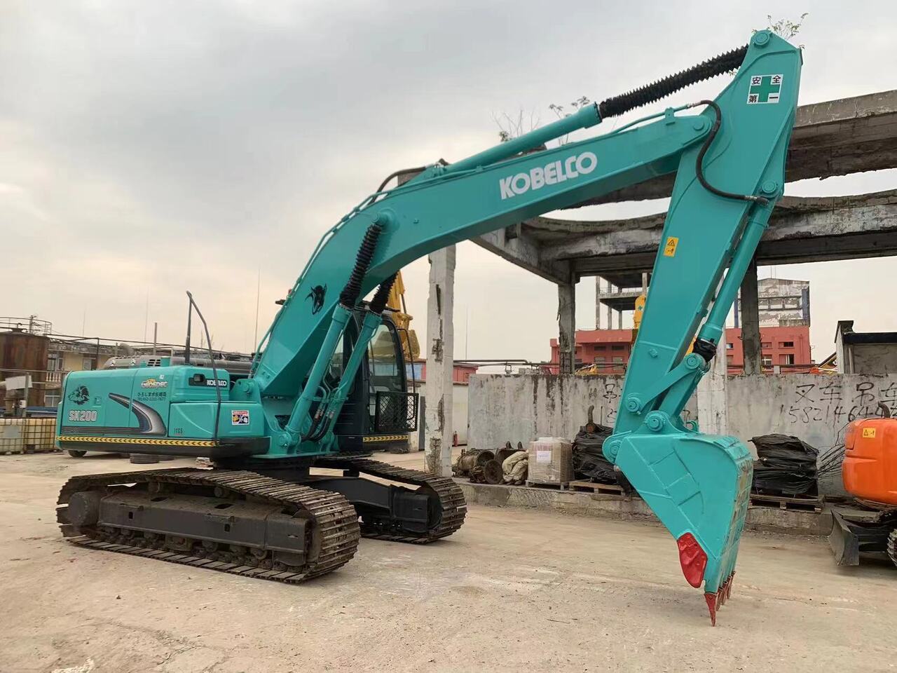 KOBELCO SK200-8 - Escavadora de rastos: foto 3 KOBELCO SK200-8 - Escavadora de rastos: foto 3