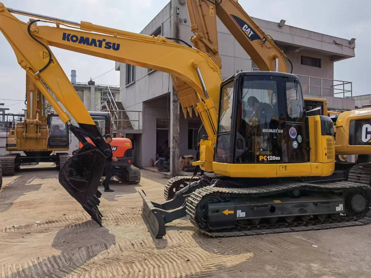 KOMATSU PC128 - Escavadora de rastos: foto 2 KOMATSU PC128 - Escavadora de rastos: foto 2