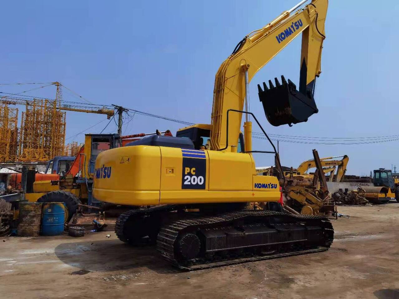 KOMATSU PC200 - Escavadora de rastos: foto 1 KOMATSU PC200 - Escavadora de rastos: foto 1