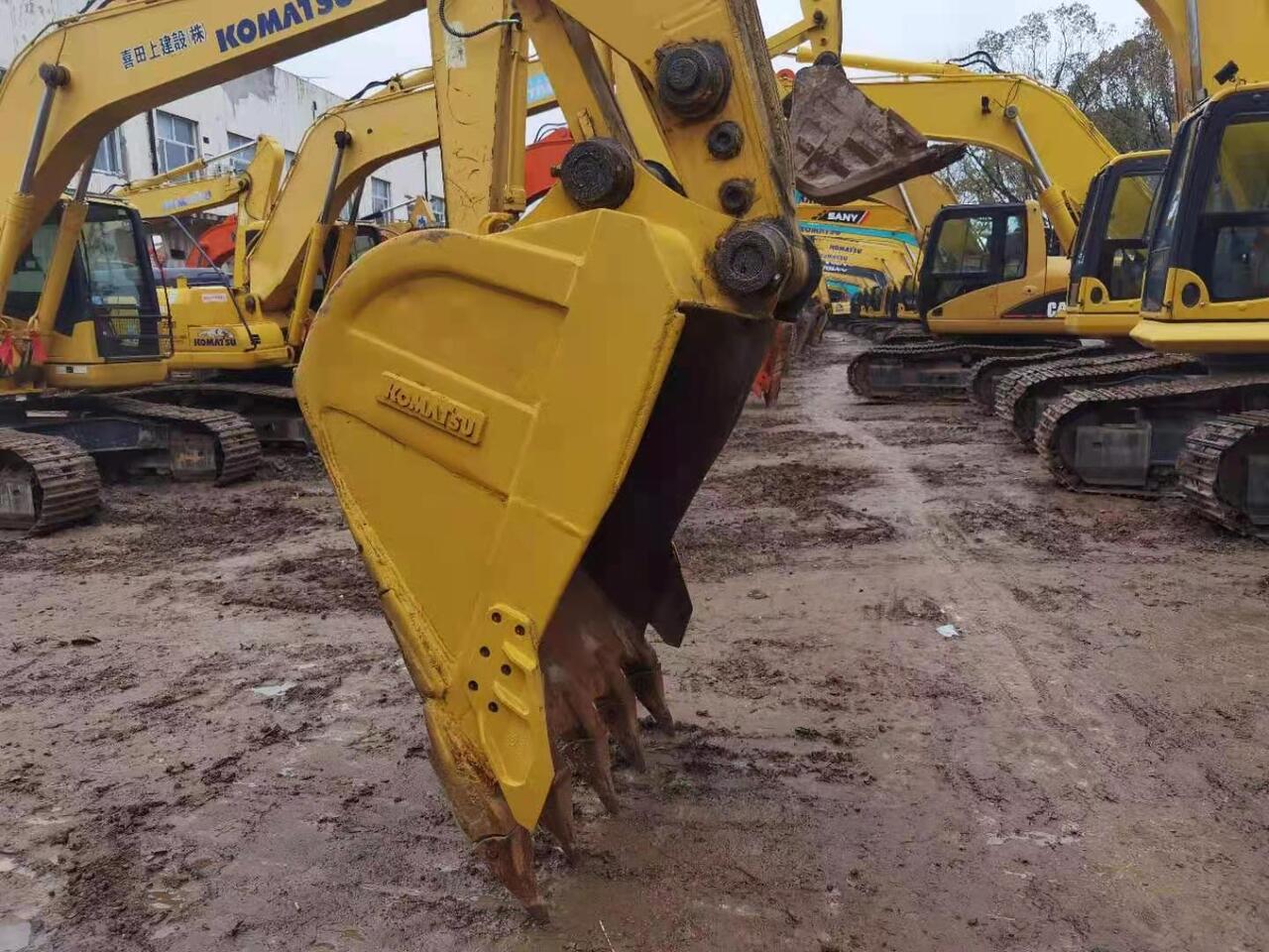 KOMATSU PC210-8 - Escavadora de rastos: foto 4 KOMATSU PC210-8 - Escavadora de rastos: foto 4