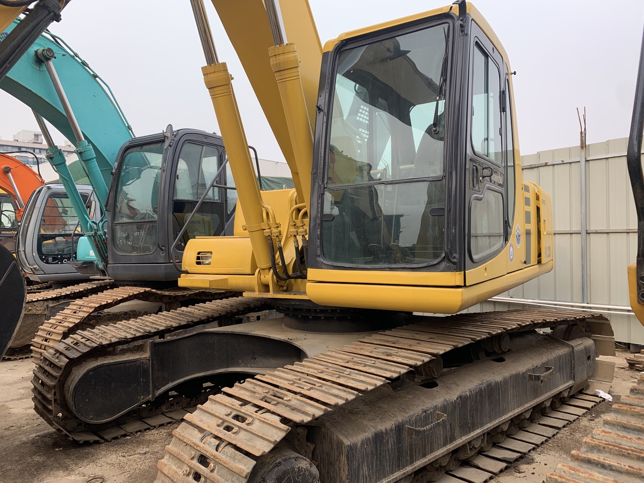 KOMATSU PC220-6E - Escavadora de rastos: foto 2 KOMATSU PC220-6E - Escavadora de rastos: foto 2