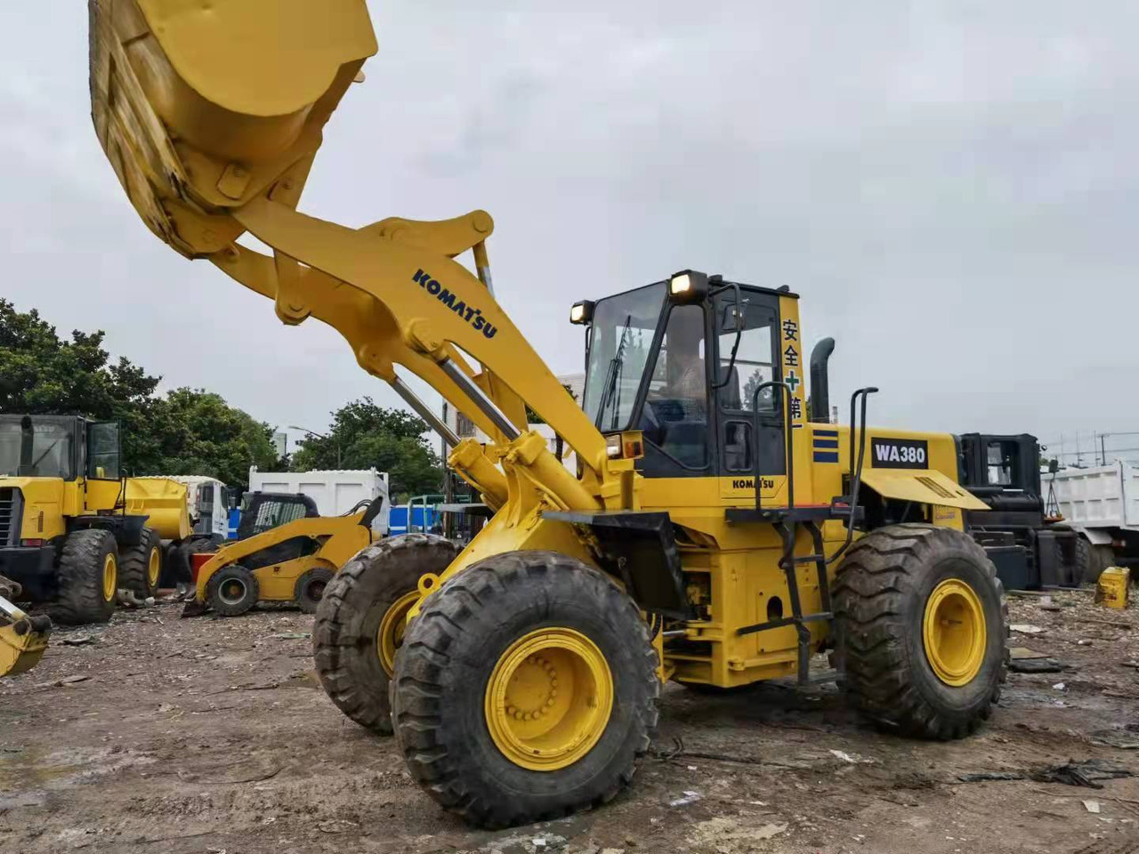KOMATSU WA380 - Pá carregadora de rodas: foto 1 KOMATSU WA380 - Pá carregadora de rodas: foto 1