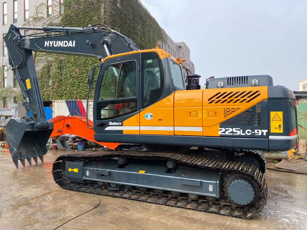 HYUNDAI R225LC-9T - Máquina de construção: foto 4 HYUNDAI R225LC-9T - Máquina de construção: foto 4