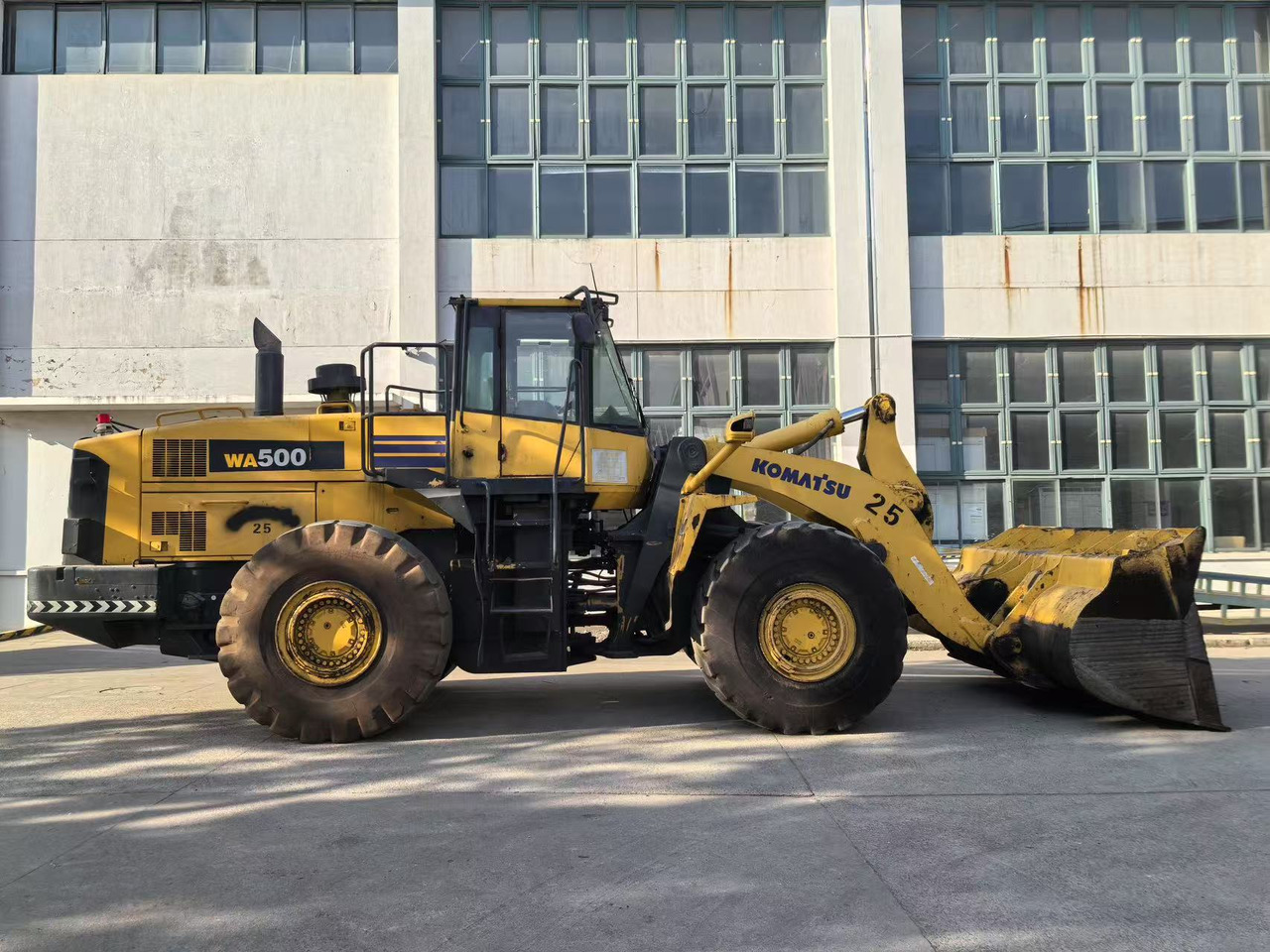 KOMATSU WA500-6 - Máquina de construção: foto 1 KOMATSU WA500-6 - Máquina de construção: foto 1