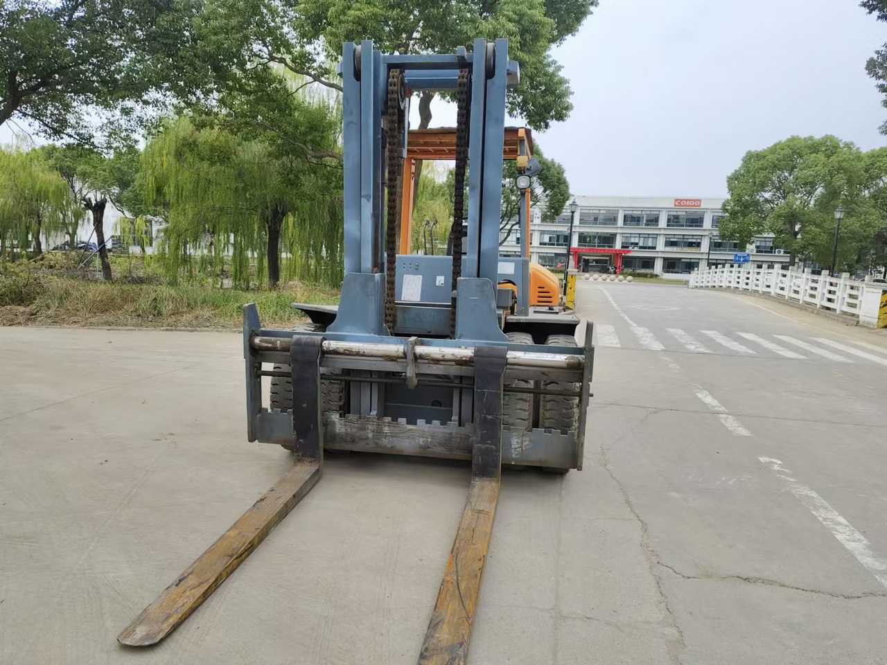 TCM FD100 - Empilhadeira: foto 4 TCM FD100 - Empilhadeira: foto 4