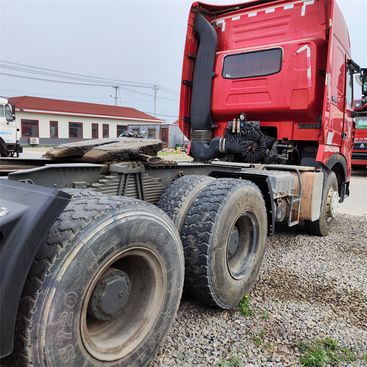HOWO HOWO T7H-540 tractors - Tractor: foto 3 HOWO HOWO T7H-540 tractors - Tractor: foto 3