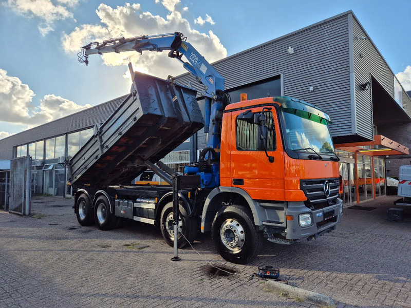 Mercedes-Benz Actros 3241 8X4 Containersysteem/ 20T HMF crane/ Manual - Camião polibenne, Camião grua: foto 1 Mercedes-Benz Actros 3241 8X4 Containersysteem/ 20T HMF crane/ Manual - Camião polibenne, Camião grua: foto 1