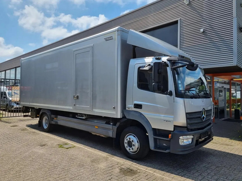 Mercedes-Benz Atego 1218 Koffer/ Ladebordwand/ Airco/ Grau Metallic - Camião furgão: foto 1 Mercedes-Benz Atego 1218 Koffer/ Ladebordwand/ Airco/ Grau Metallic - Camião furgão: foto 1