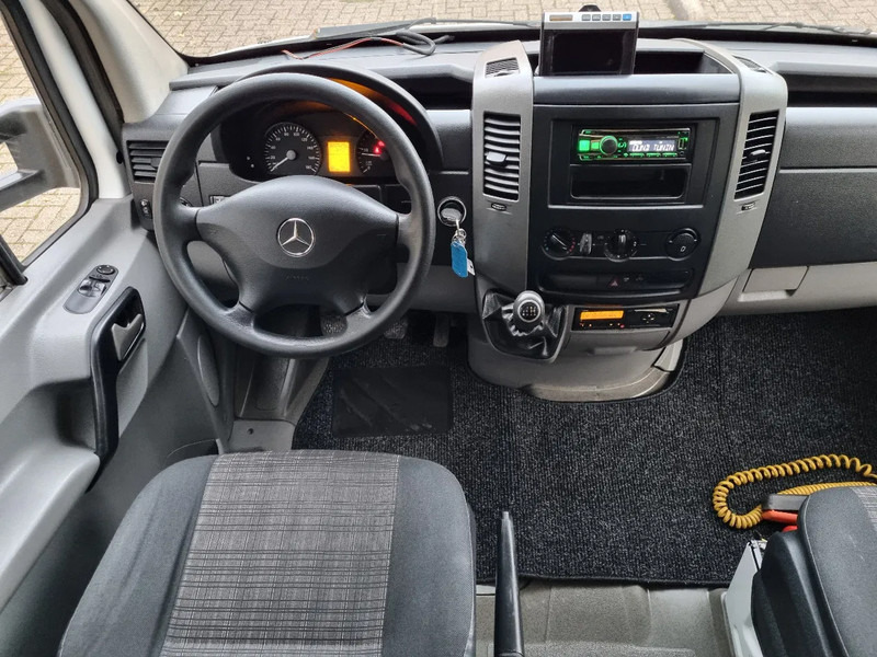 Fotografia de interior 1: Carrinha de contentor Mercedes-Benz Sprinter 516 CDI Koffer LBW Dhollandia 750KG Euro 5B