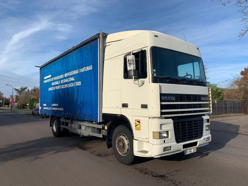 DAF XF 95.430 - Camião de lona: foto 4 DAF XF 95.430 - Camião de lona: foto 4