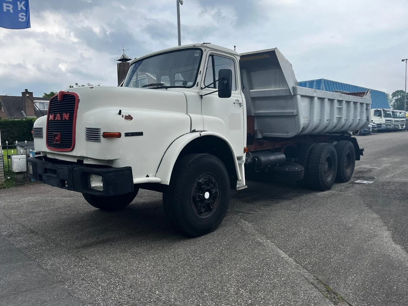 MAN 32.240 6x4 FULL STEEL SPRING KIPPER MANUAL GEARBOX - Camião basculante: foto 1 MAN 32.240 6x4 FULL STEEL SPRING KIPPER MANUAL GEARBOX - Camião basculante: foto 1
