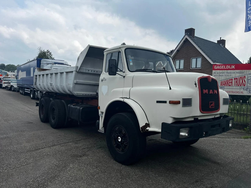 MAN 32.240 6x4 FULL STEEL SPRING KIPPER MANUAL GEARBOX - Camião basculante: foto 2 MAN 32.240 6x4 FULL STEEL SPRING KIPPER MANUAL GEARBOX - Camião basculante: foto 2