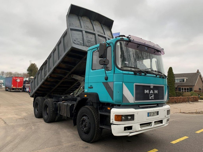 MAN 33.372 6X4 KIPPER MANUAL ZF GEARBOX - Camião basculante: foto 2 MAN 33.372 6X4 KIPPER MANUAL ZF GEARBOX - Camião basculante: foto 2