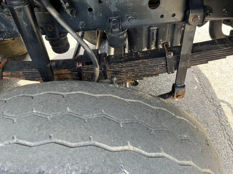 MAN 35.372 35 302 8X6 KIPPER MANUAL ZF GEARBOX FULL STEEL SPRING - Camião basculante: foto 5 MAN 35.372 35 302 8X6 KIPPER MANUAL ZF GEARBOX FULL STEEL SPRING - Camião basculante: foto 5