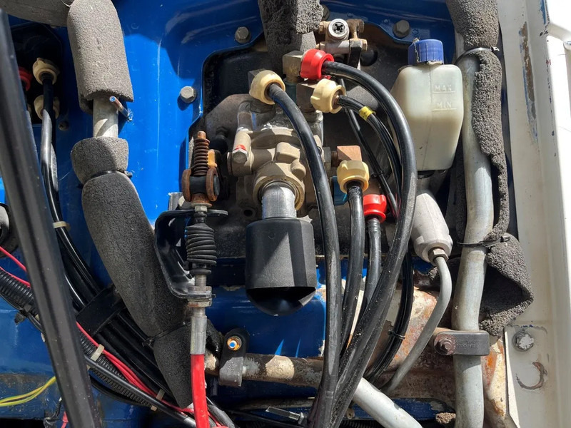 MAN 35.372 35 302 8X6 KIPPER MANUAL ZF GEARBOX FULL STEEL SPRING - Camião basculante: foto 3 MAN 35.372 35 302 8X6 KIPPER MANUAL ZF GEARBOX FULL STEEL SPRING - Camião basculante: foto 3