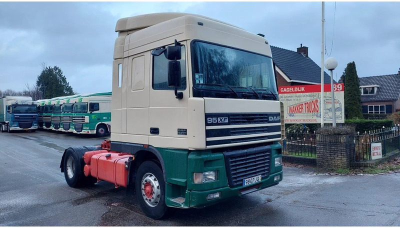 DAF XF 95.430 4x2 EURO 2 Manual Gearbox - Tractor: foto 2 DAF XF 95.430 4x2 EURO 2 Manual Gearbox - Tractor: foto 2