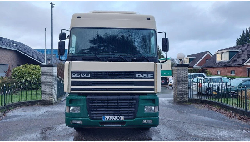 DAF XF 95.430 4x2 EURO 2 Manual Gearbox - Tractor: foto 5 DAF XF 95.430 4x2 EURO 2 Manual Gearbox - Tractor: foto 5