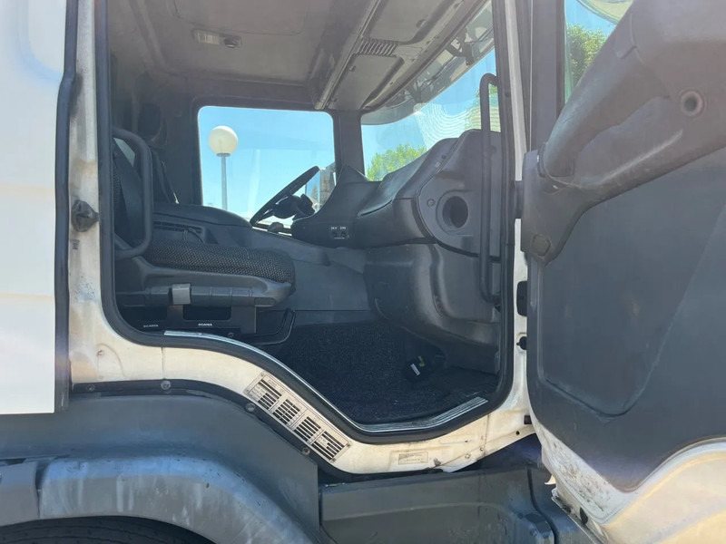 Scania P94-300 94 MANUAL GEARBOX AIRCO RETARDER 10-2004 - Tractor: foto 5 Scania P94-300 94 MANUAL GEARBOX AIRCO RETARDER 10-2004 - Tractor: foto 5