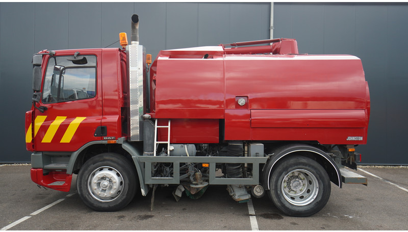 DAF 65.180 ATI STREET SWEPER RH DRIVE MANUAL GARBOX 96.000KM - Varredora urbana: foto 1 DAF 65.180 ATI STREET SWEPER RH DRIVE MANUAL GARBOX 96.000KM - Varredora urbana: foto 1