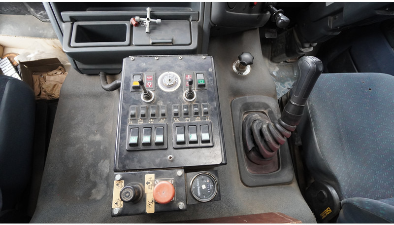 DAF 65.180 ATI STREET SWEPER RH DRIVE MANUAL GARBOX 96.000KM - Varredora urbana: foto 5 DAF 65.180 ATI STREET SWEPER RH DRIVE MANUAL GARBOX 96.000KM - Varredora urbana: foto 5