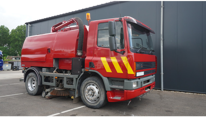 DAF 65.180 ATI STREET SWEPER RH DRIVE MANUAL GARBOX 96.000KM - Varredora urbana: foto 4 DAF 65.180 ATI STREET SWEPER RH DRIVE MANUAL GARBOX 96.000KM - Varredora urbana: foto 4