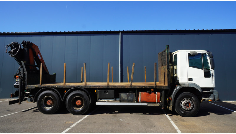 Iveco EUROTRAKKER CURSOR 350 6X4 FLATBED WITH PALFINGER PK 20002 CRANE - Camião grua: foto 4 Iveco EUROTRAKKER CURSOR 350 6X4 FLATBED WITH PALFINGER PK 20002 CRANE - Camião grua: foto 4