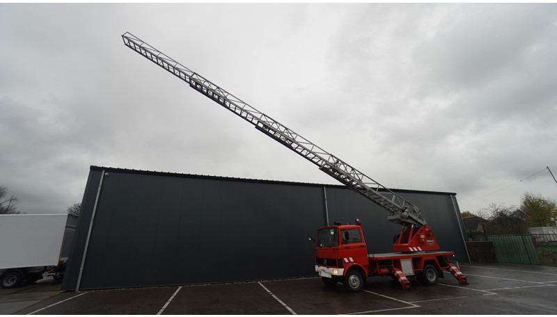 Mercedes-Benz 809 FIRE LADDER TRUCK 13.100KM MANUAL GEARBOX - Carro de bombeiro: foto 2 Mercedes-Benz 809 FIRE LADDER TRUCK 13.100KM MANUAL GEARBOX - Carro de bombeiro: foto 2