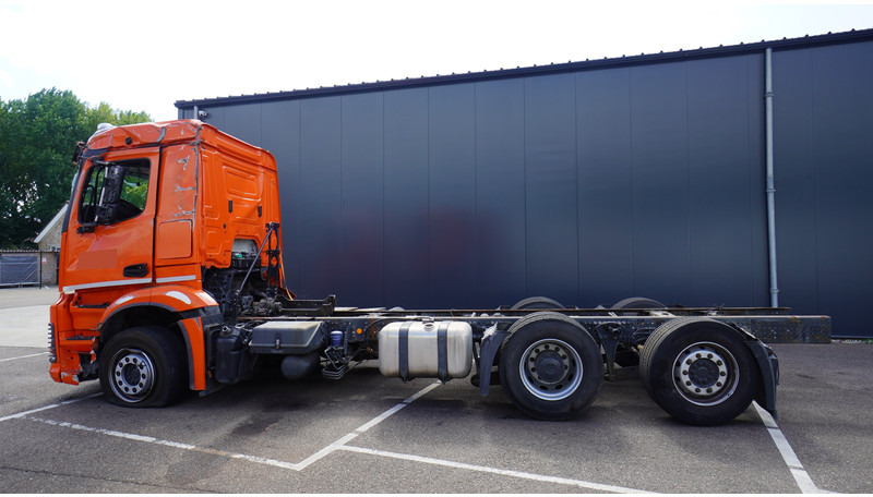 Mercedes-Benz ANTOS 2843 6x2 DAMAGED VEHICLE - Camião chassi: foto 1 Mercedes-Benz ANTOS 2843 6x2 DAMAGED VEHICLE - Camião chassi: foto 1