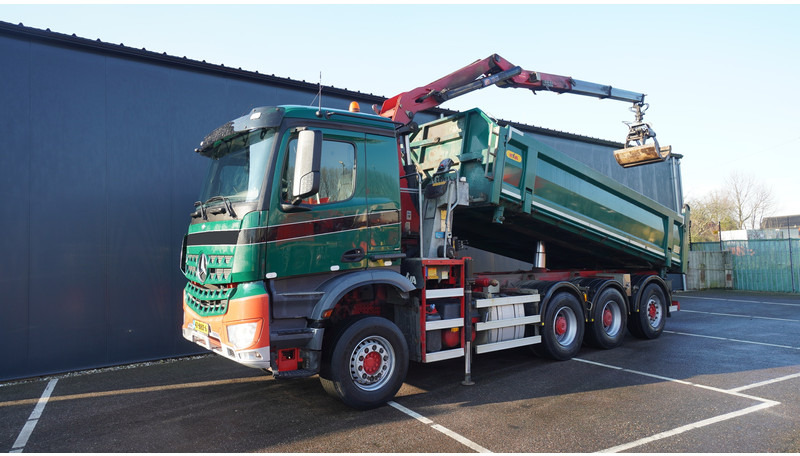 Mercedes-Benz AROCS 3542 8X4 2 SIDE TIPPER WITH HMF Z 1943 CRANE 407.000KM - Camião grua: foto 2 Mercedes-Benz AROCS 3542 8X4 2 SIDE TIPPER WITH HMF Z 1943 CRANE 407.000KM - Camião grua: foto 2